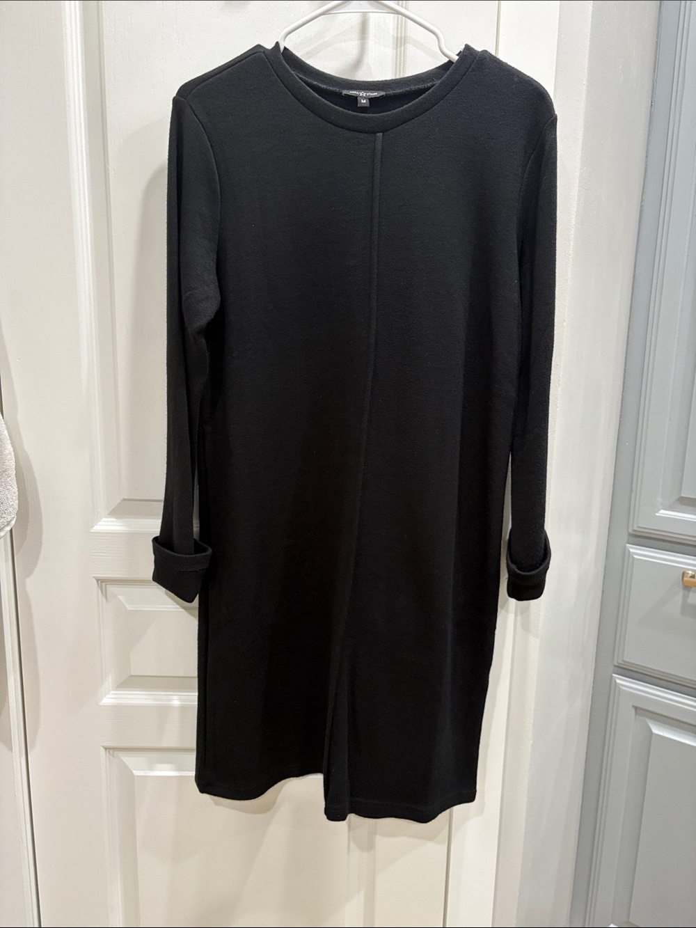 Women’s Soft Black Long-Sleeve Shift Dress